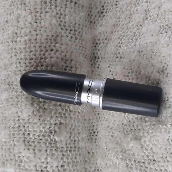 M•A•C Mini Retro Matte Lipstick in Relentlessly Red, 1.8g/0.06oz - Picture 3 of 5